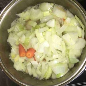 【パプリカの中華野菜スープ】電気圧力鍋で時短！
